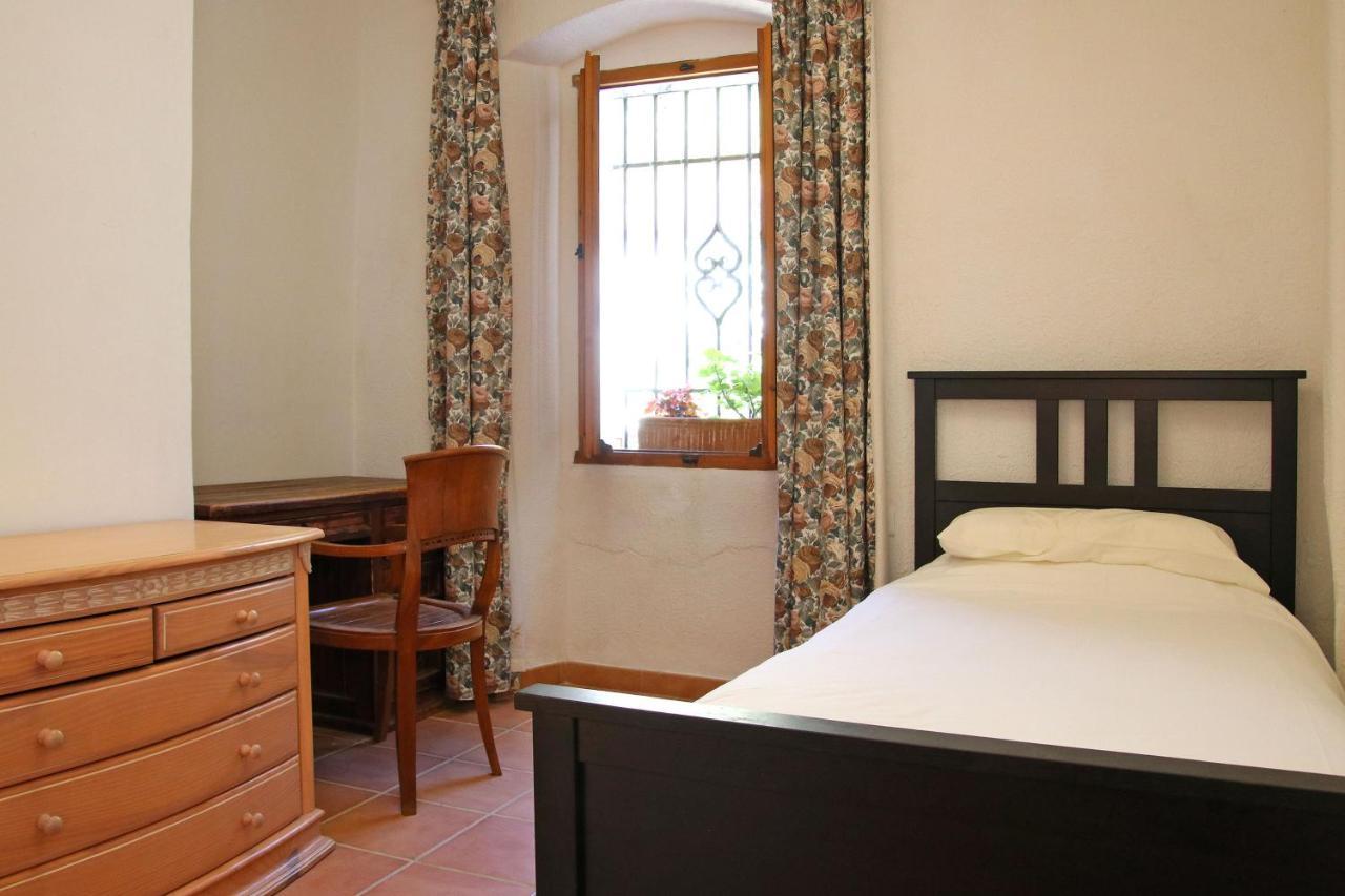 Single Room Shared Shower Toilet