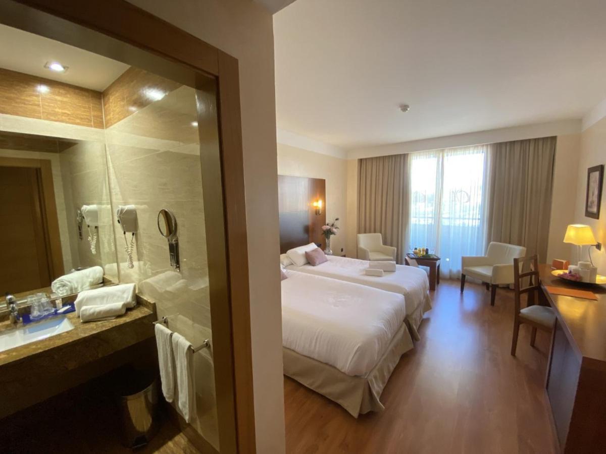 Double or Twin Room with Extra Bed,1207680136:JPEG