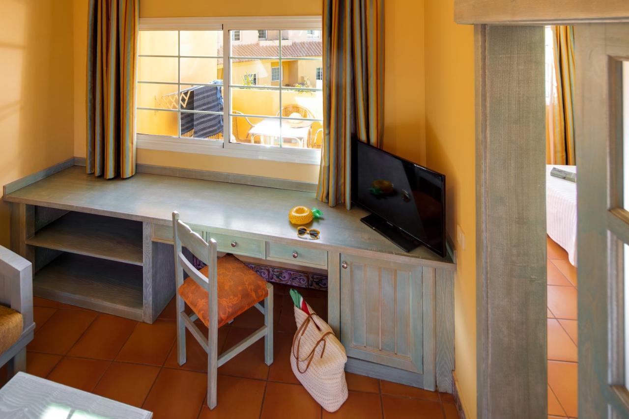 Family Room,1085260417:JPEG