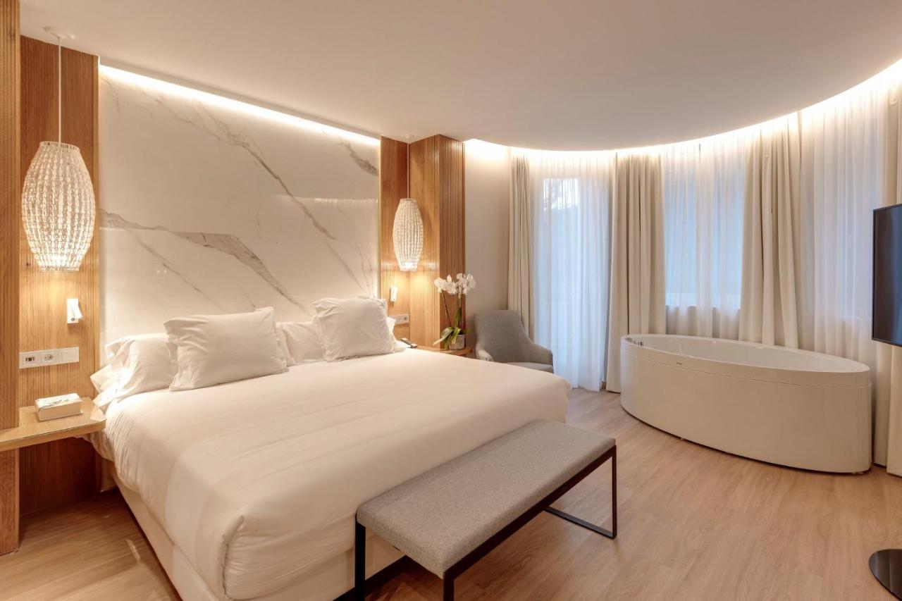 Suite with Hammam, Hydromassage Bathtub, Sauna and Terrace