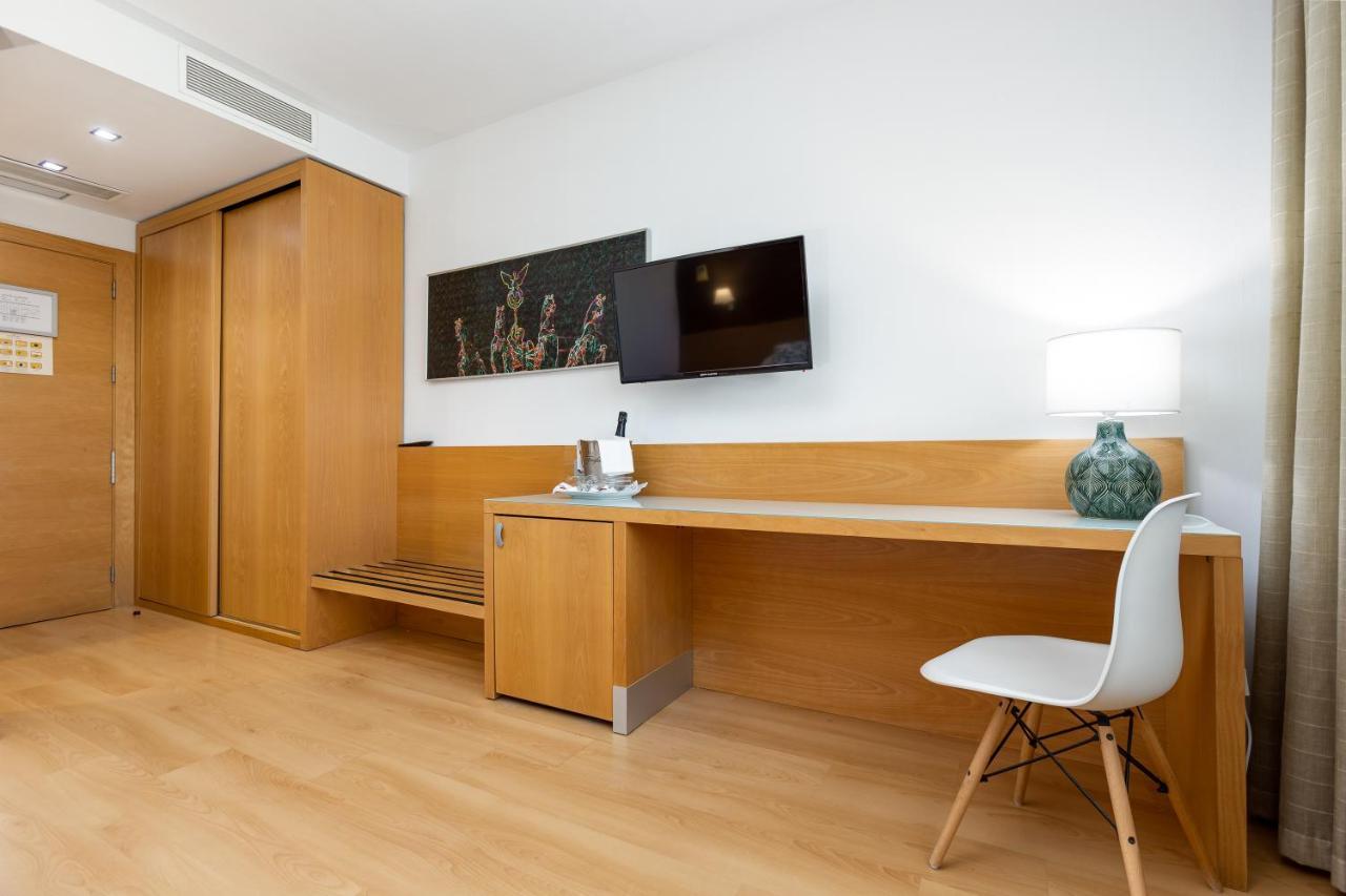 Twin Room,1312154119:JPEG