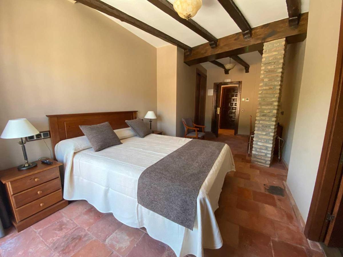 Habitación Doble con balcón (2 adultos + 1 niño)