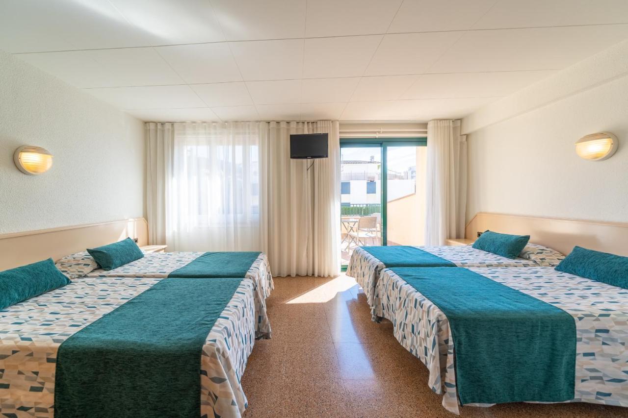 Family Room (2 Adults + 2 Children)