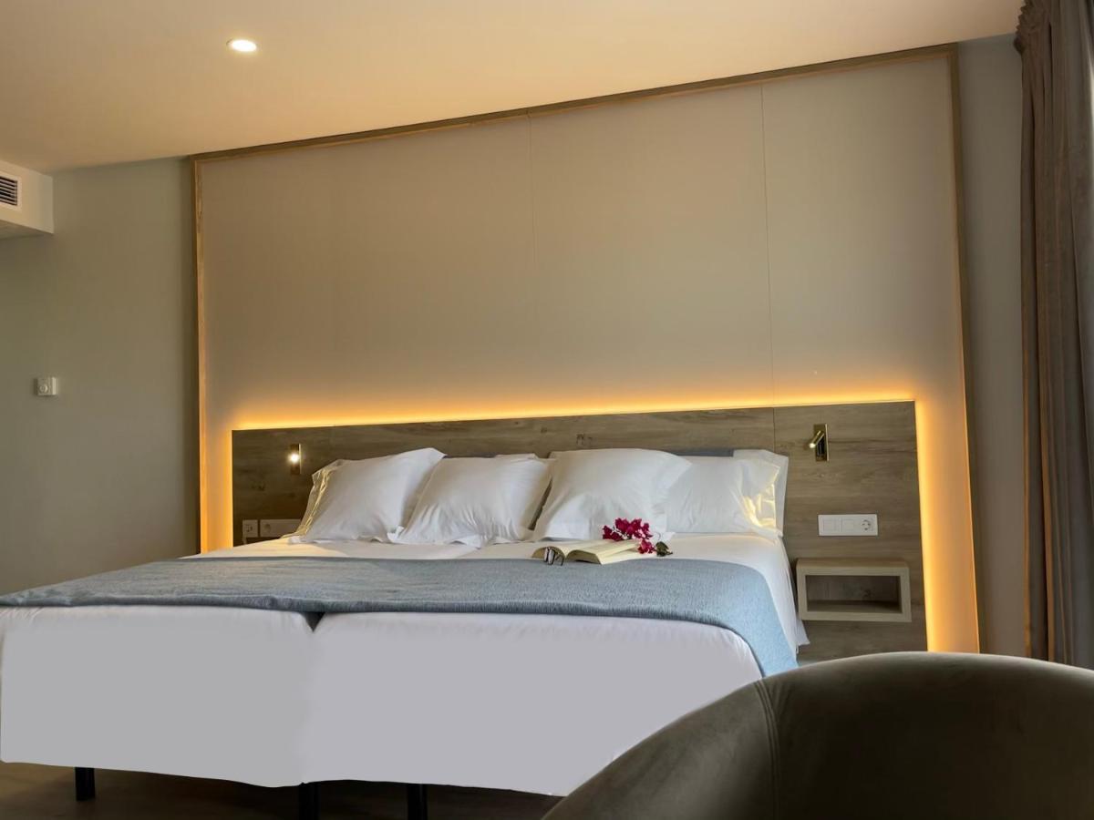 Single Room with Balcony,1272394351:JPEG