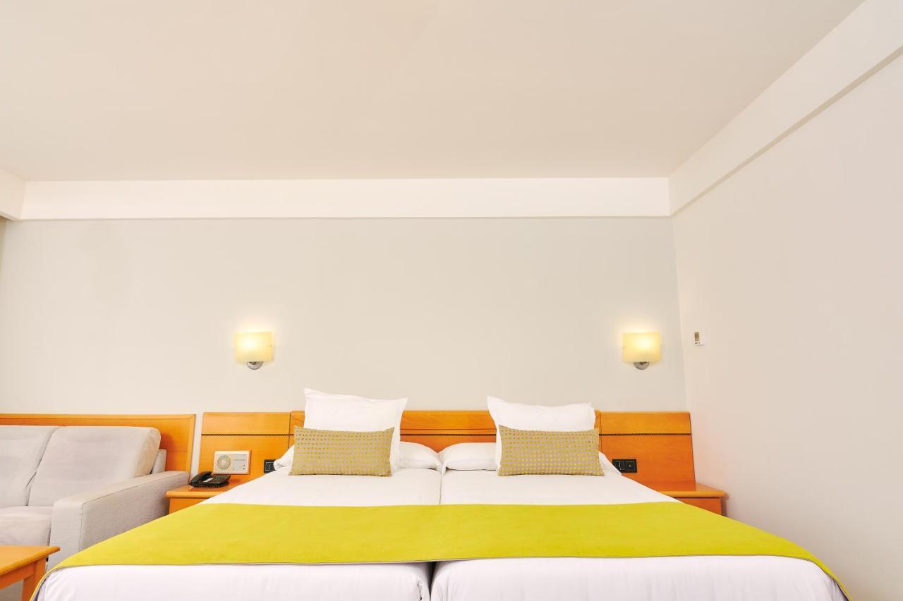 Double or Twin Room with Sea View (2 Adults + 2 Children),707077774:JPEG