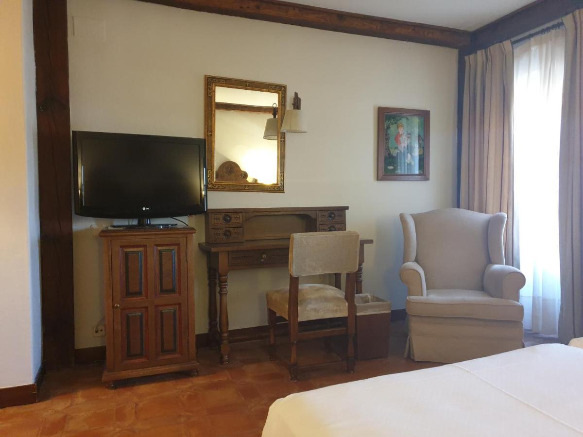 Standard Double Room (2 Adults + 1 Child),1145509477:JPEG