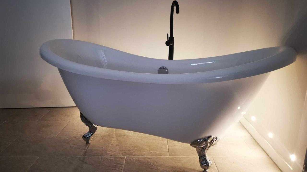 Deluxe Double Room Bath