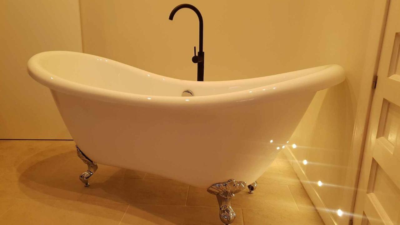 Deluxe Double Room Bath