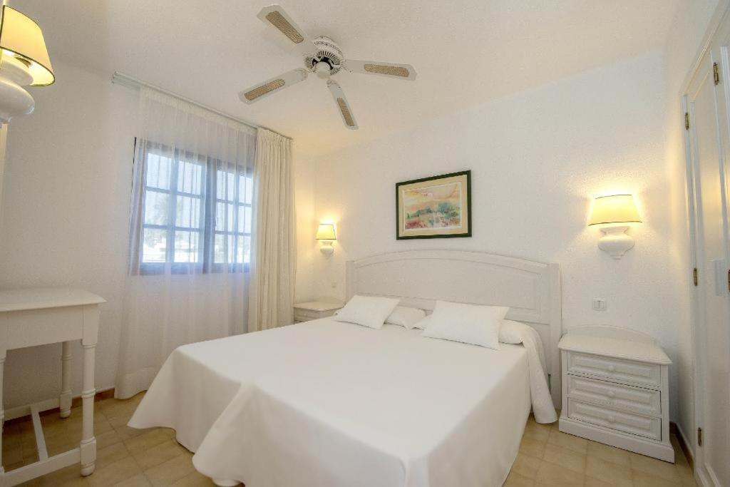 Basic Family Room (2 Adults),1272537370:JPEG