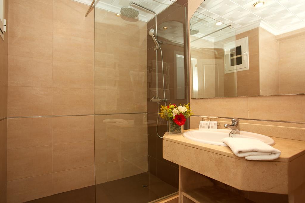 Twin Room,395536017:JPEG