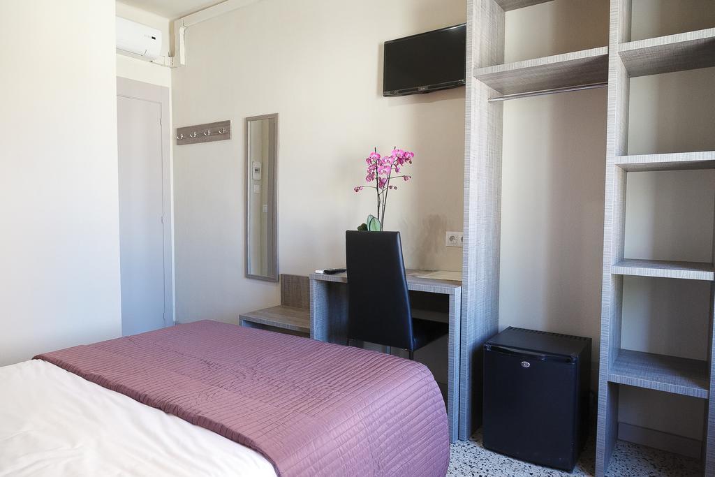 Basic Triple Room