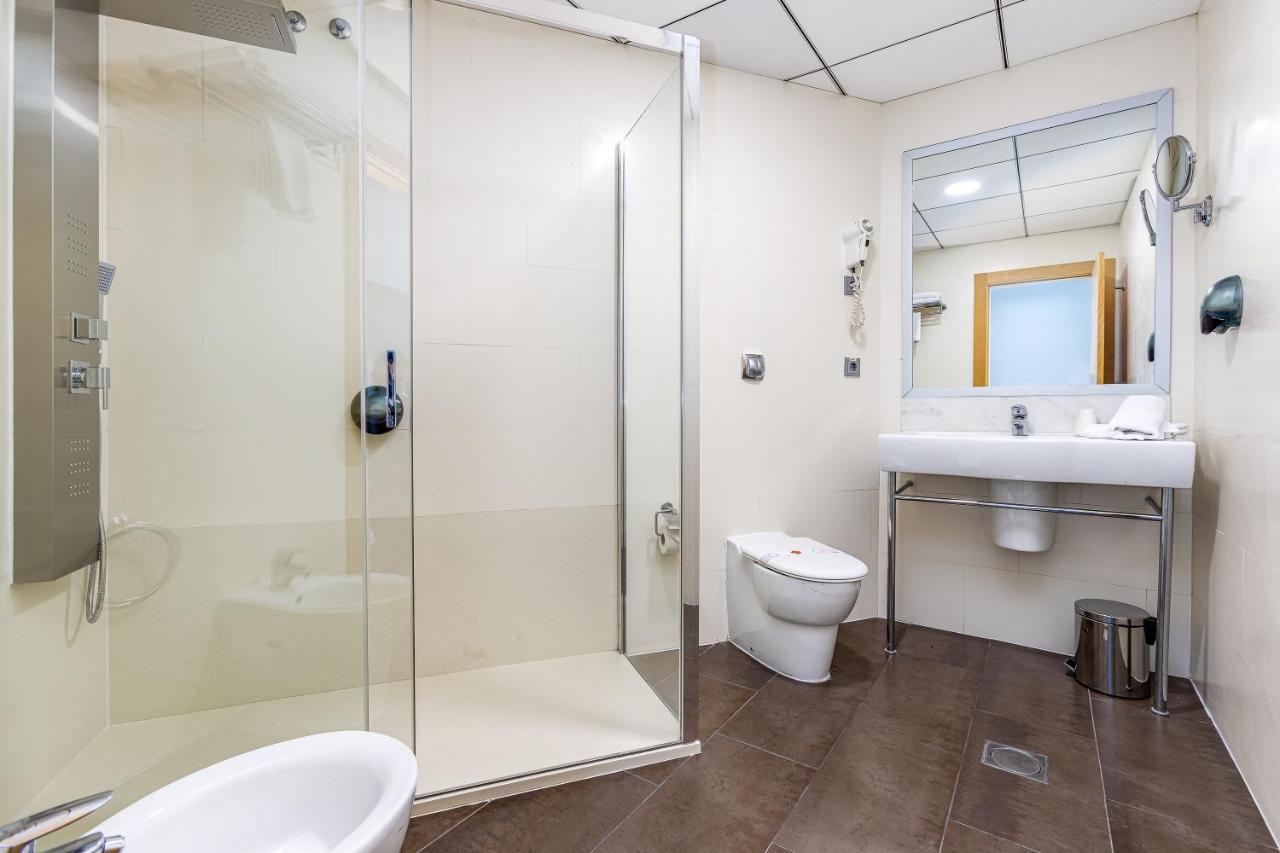 Twin Room with Extra Bed (2 Adults + 2 Children),1312154119:JPEG