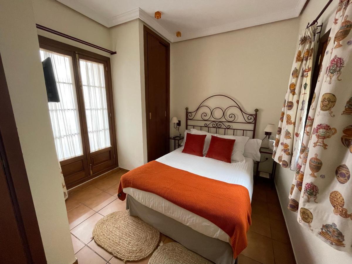 Small Double Room,1773693071:JPEG