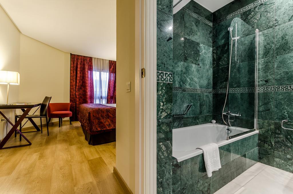 Double or Twin Room with Extra Bed,125280303:JPEG