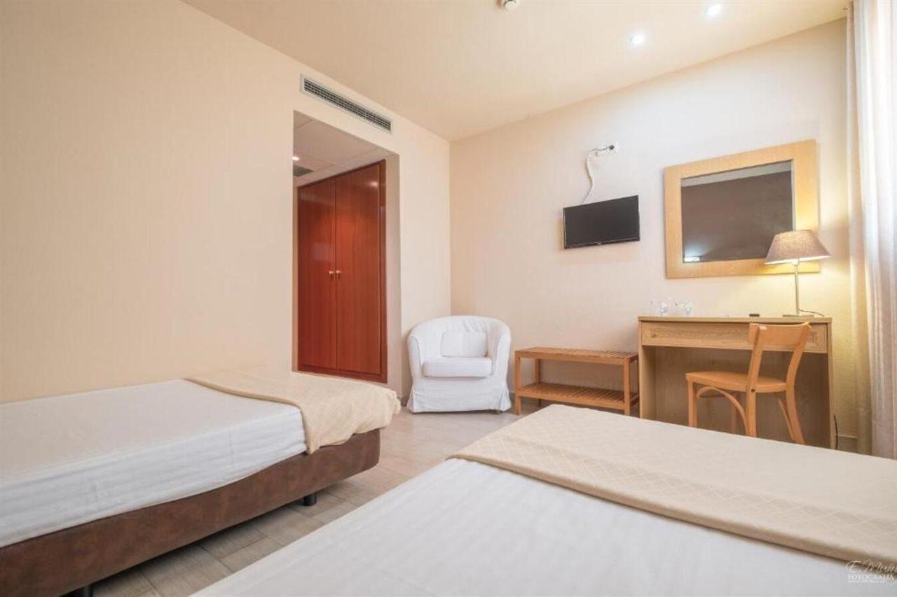 Double or Twin Room,1156318908:JPEG