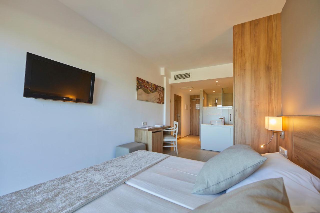 Double Room with Sea View,718977922:JPEG