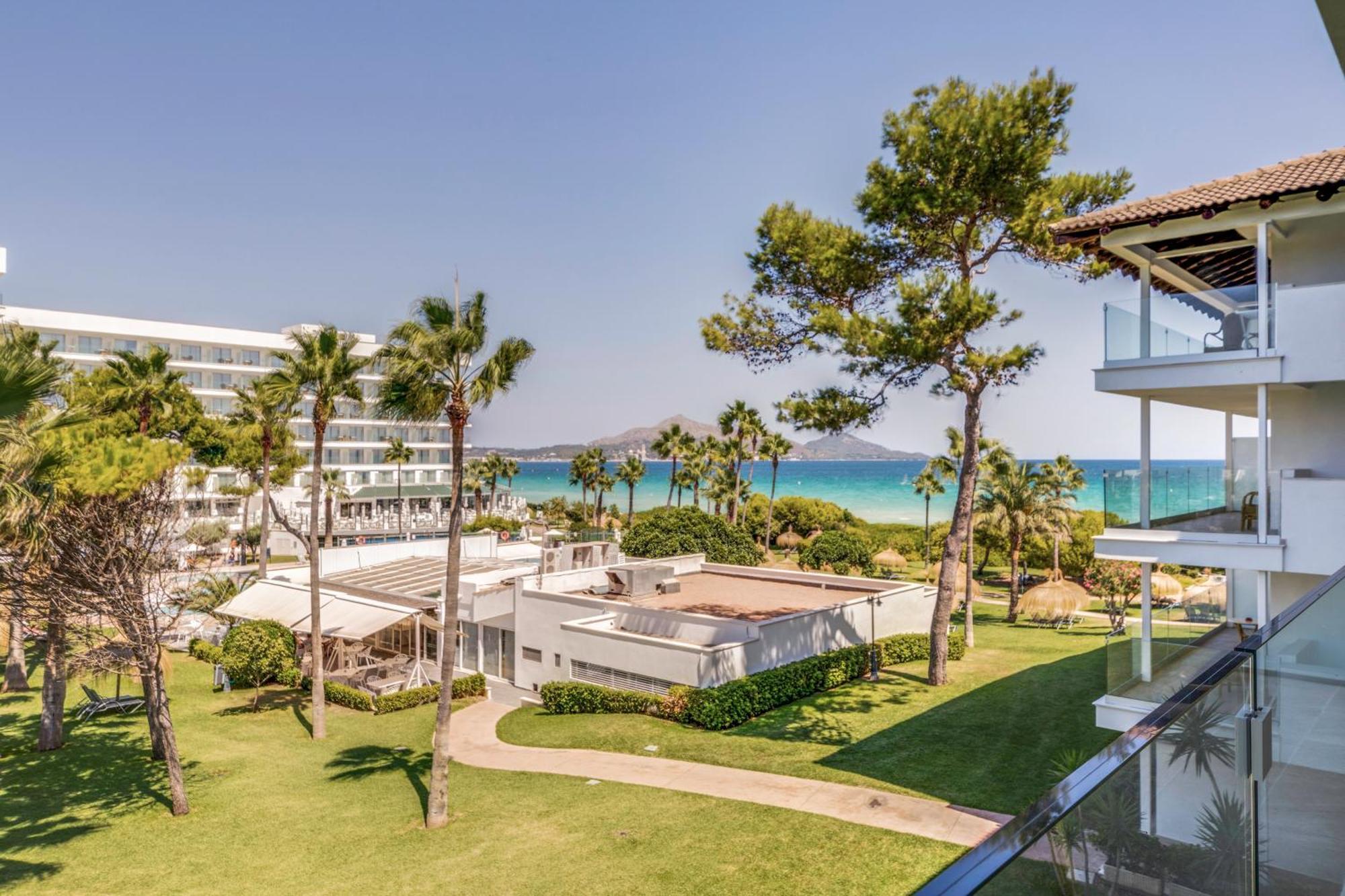 Apartment with Lateral Sea View