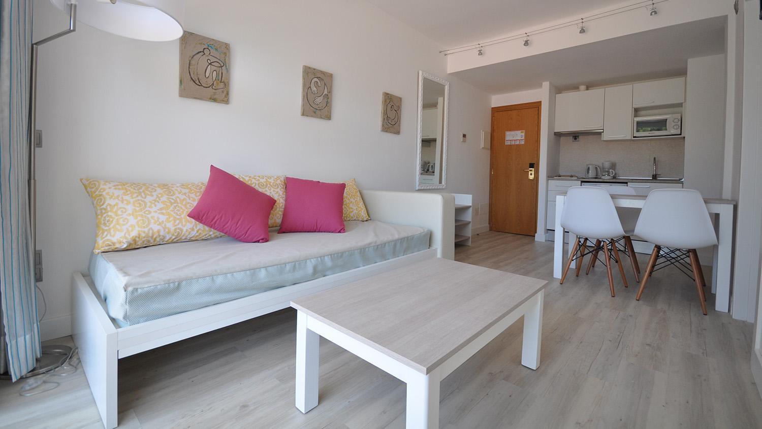 One-Bedroom Apartment,1207467613:JPEG