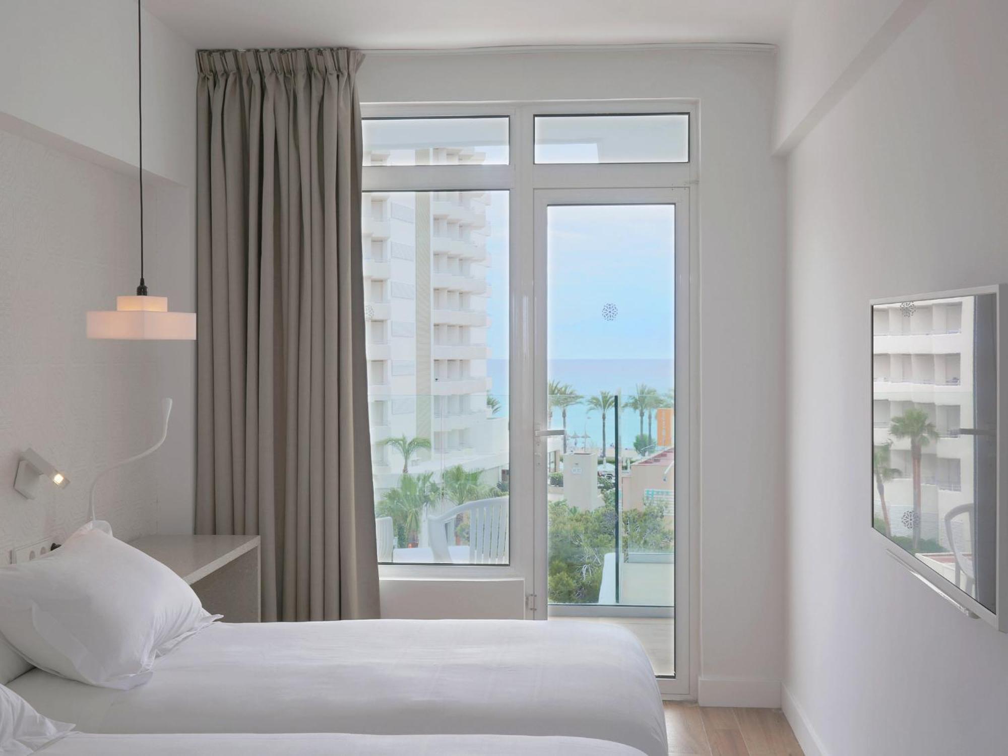 Premium Twin Room Partial Sea View