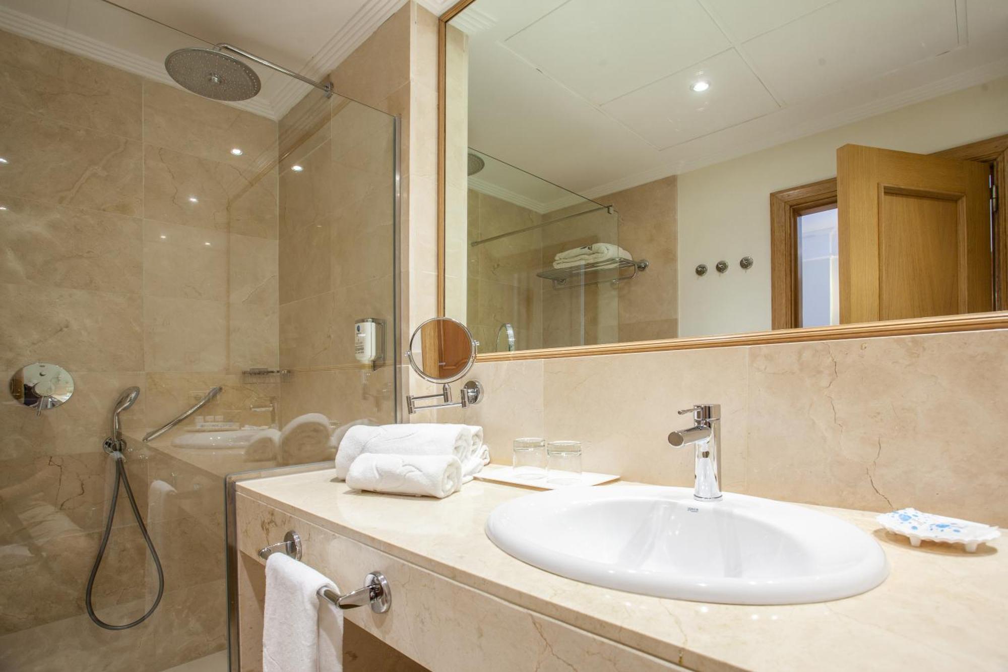 Suite (2 Adults),1538796871:JPEG