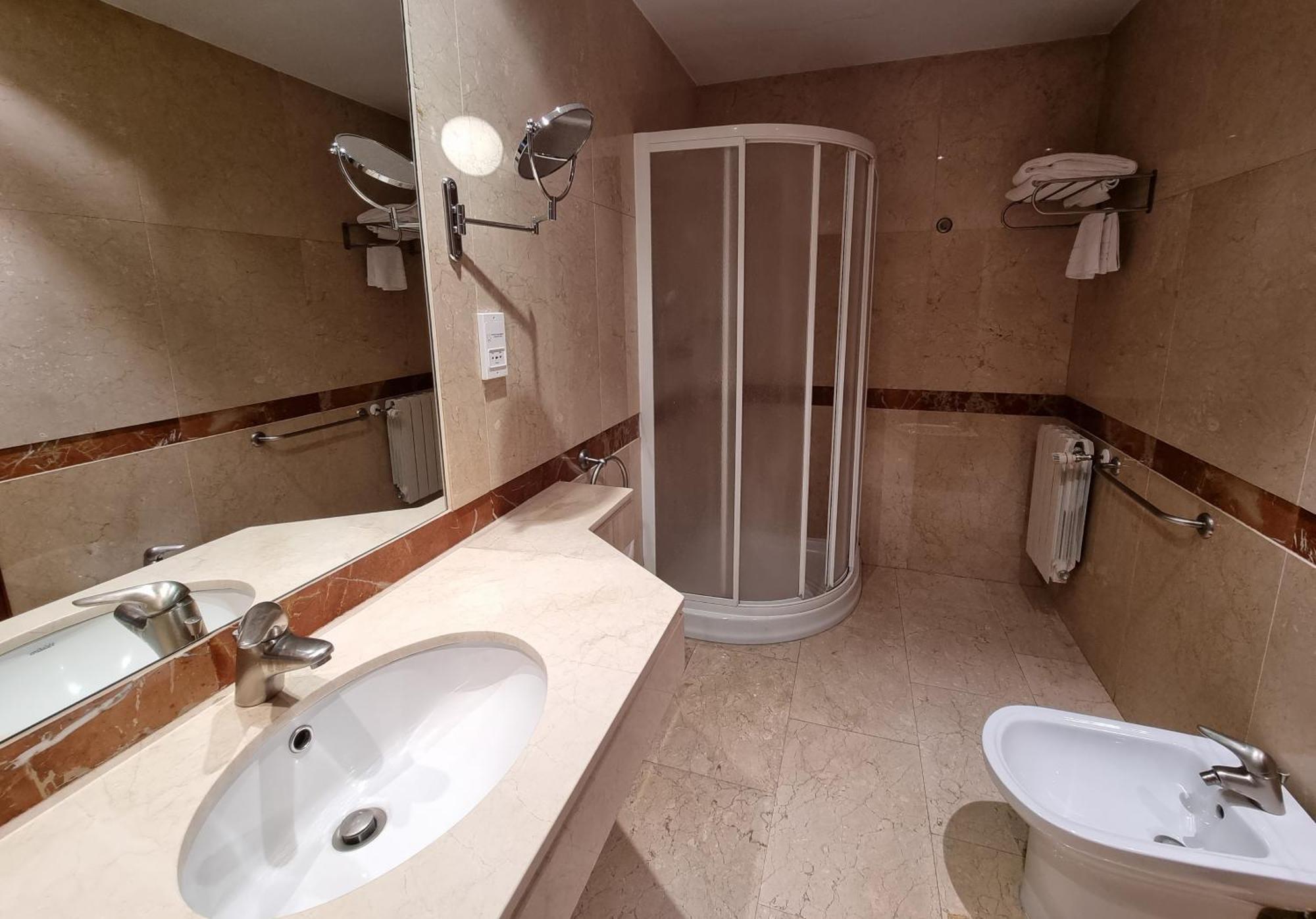 Single Room,1207590658:JPEG