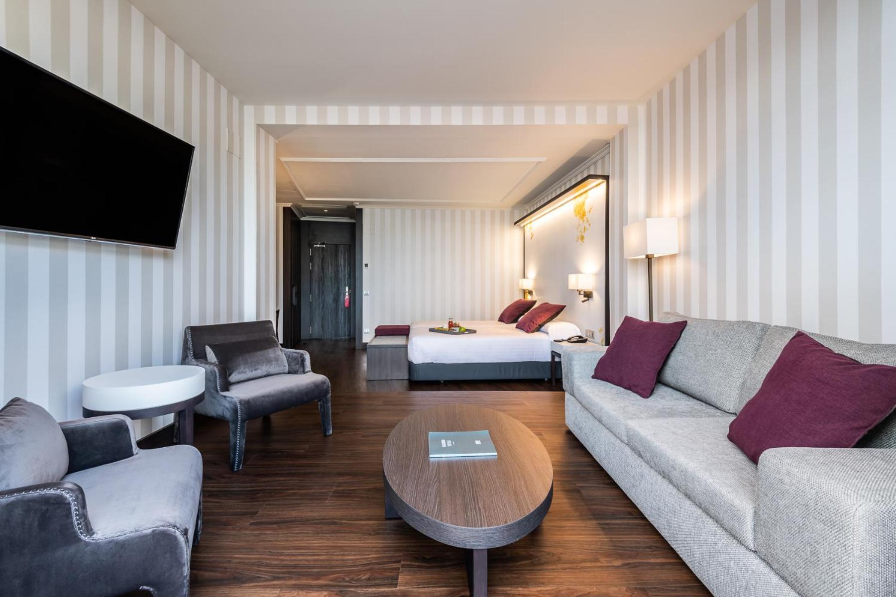 Deluxe Junior Suite,1207592740:JPEG
