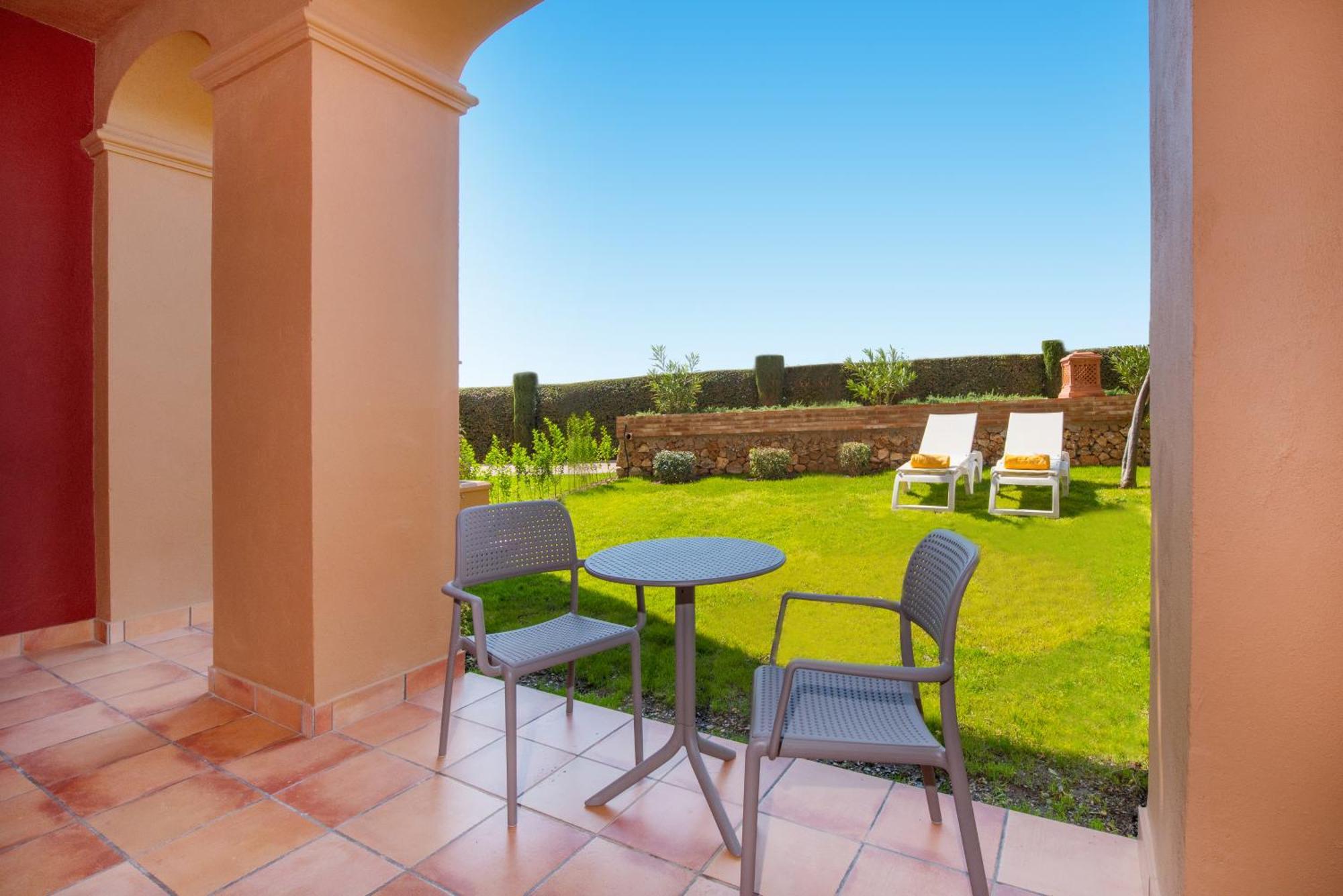 Double Room with Garden View,689867097:JPEG