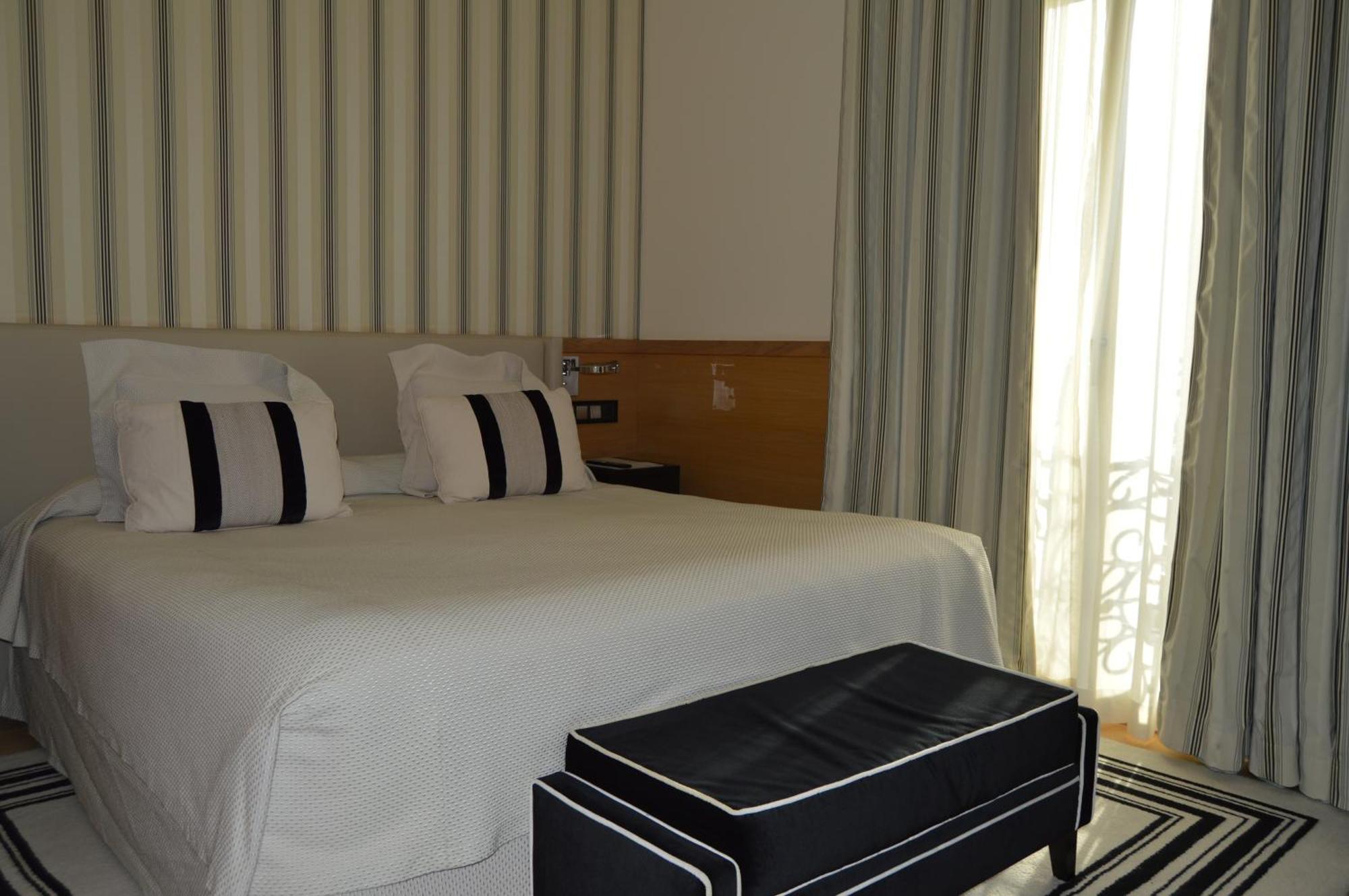 Junior Suite Extra Bed,1272847525:JPEG