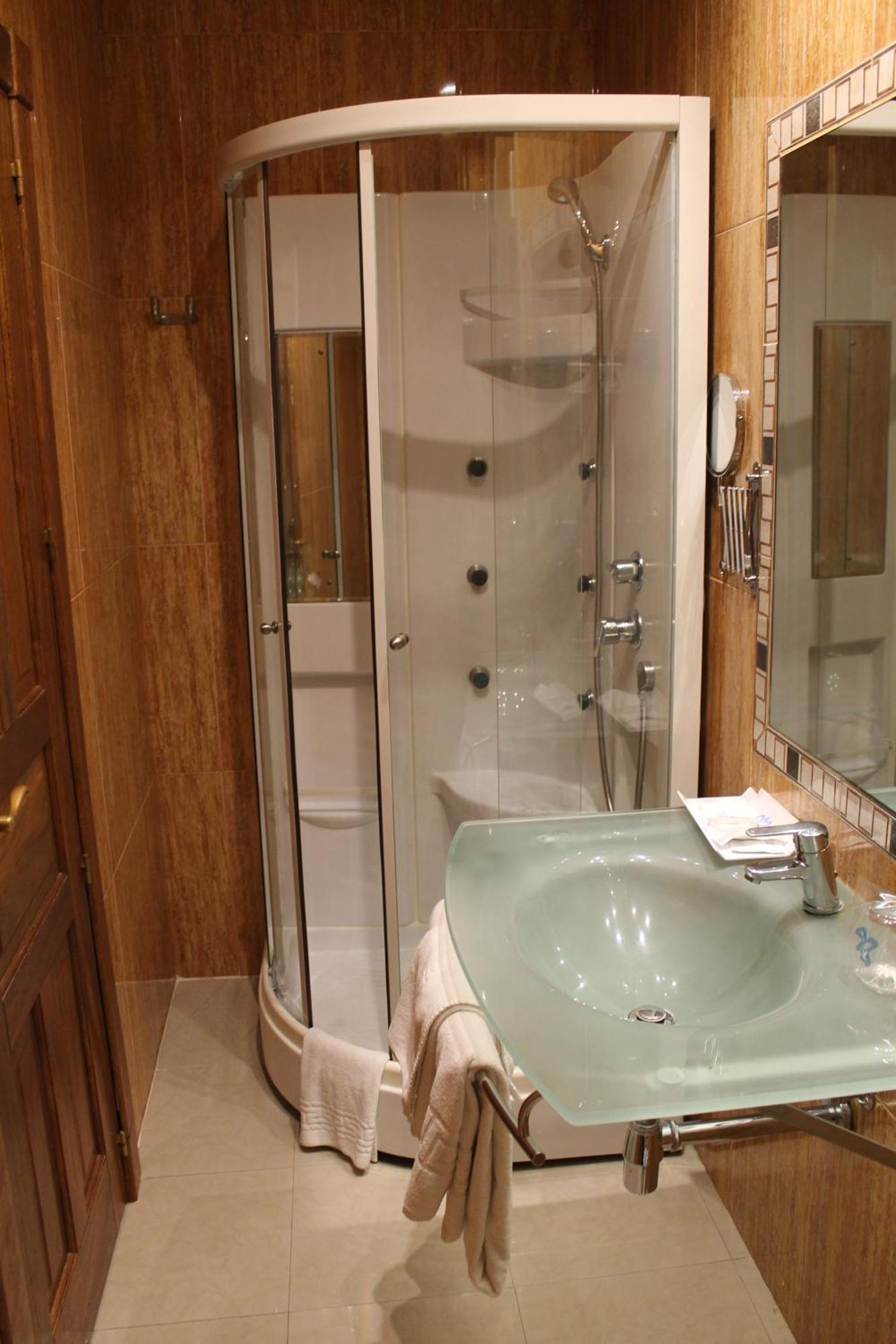 Single Room,1588180772:JPEG