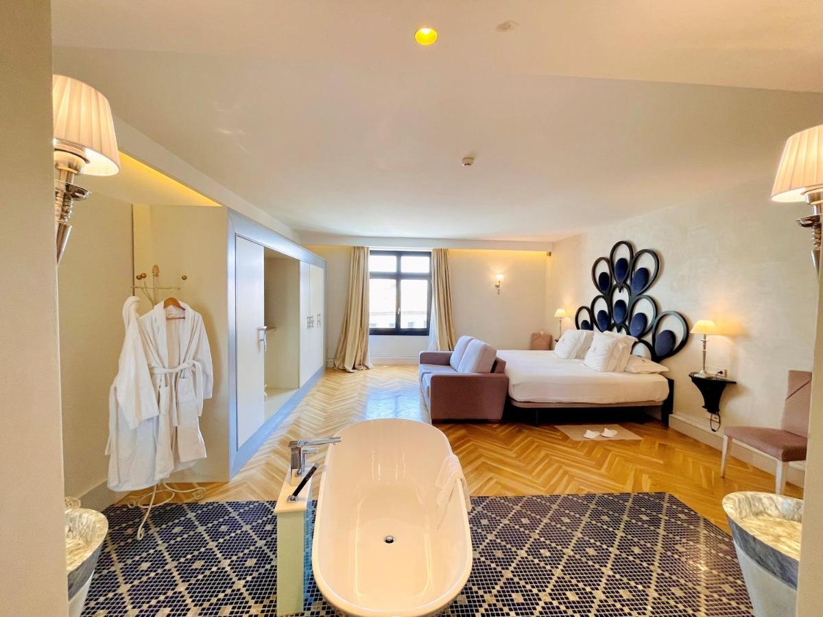 Family Junior Suite 3 (3 Adults)