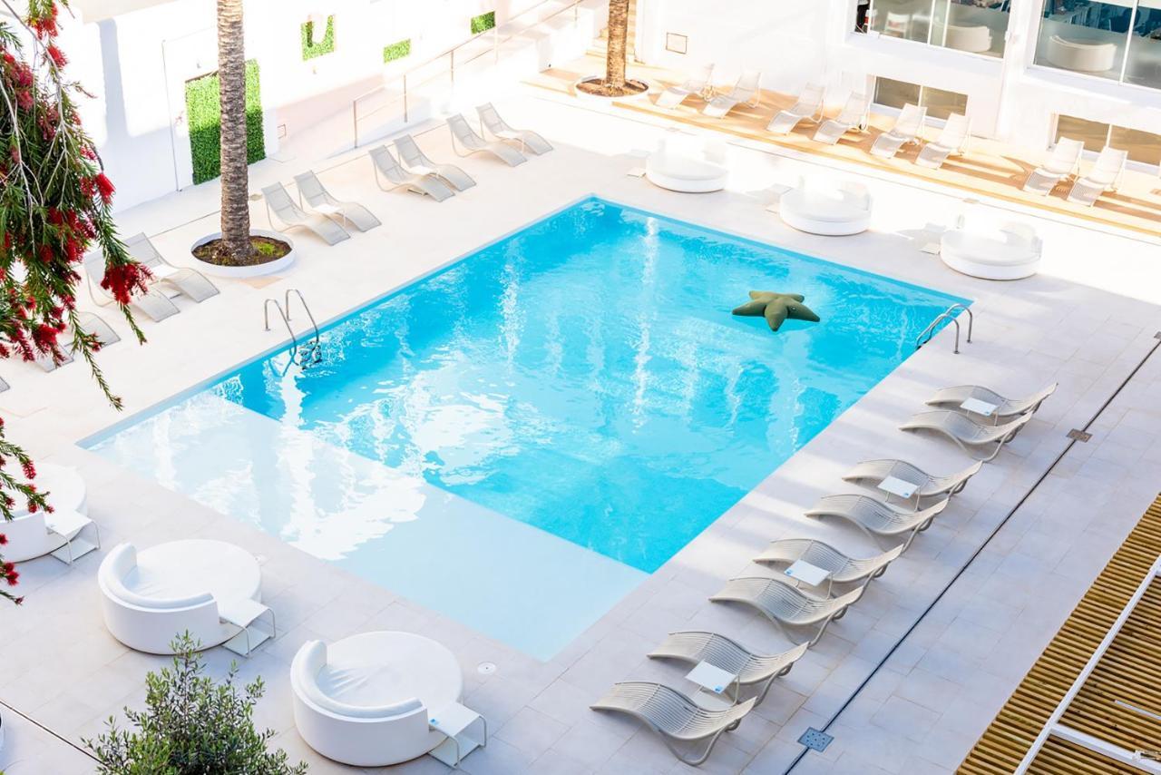 Quarto Chillout com Vista Piscina