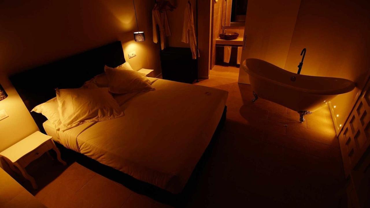 Deluxe Double Room Bath