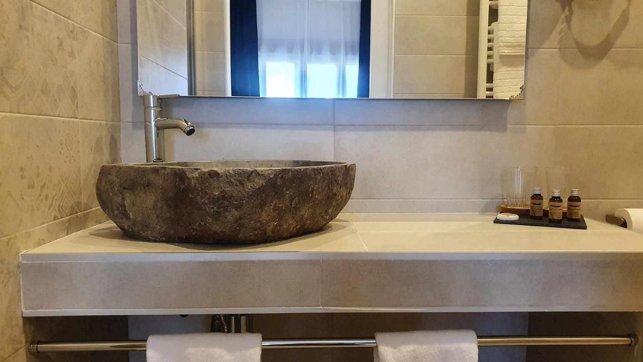 Deluxe Double Room Bath