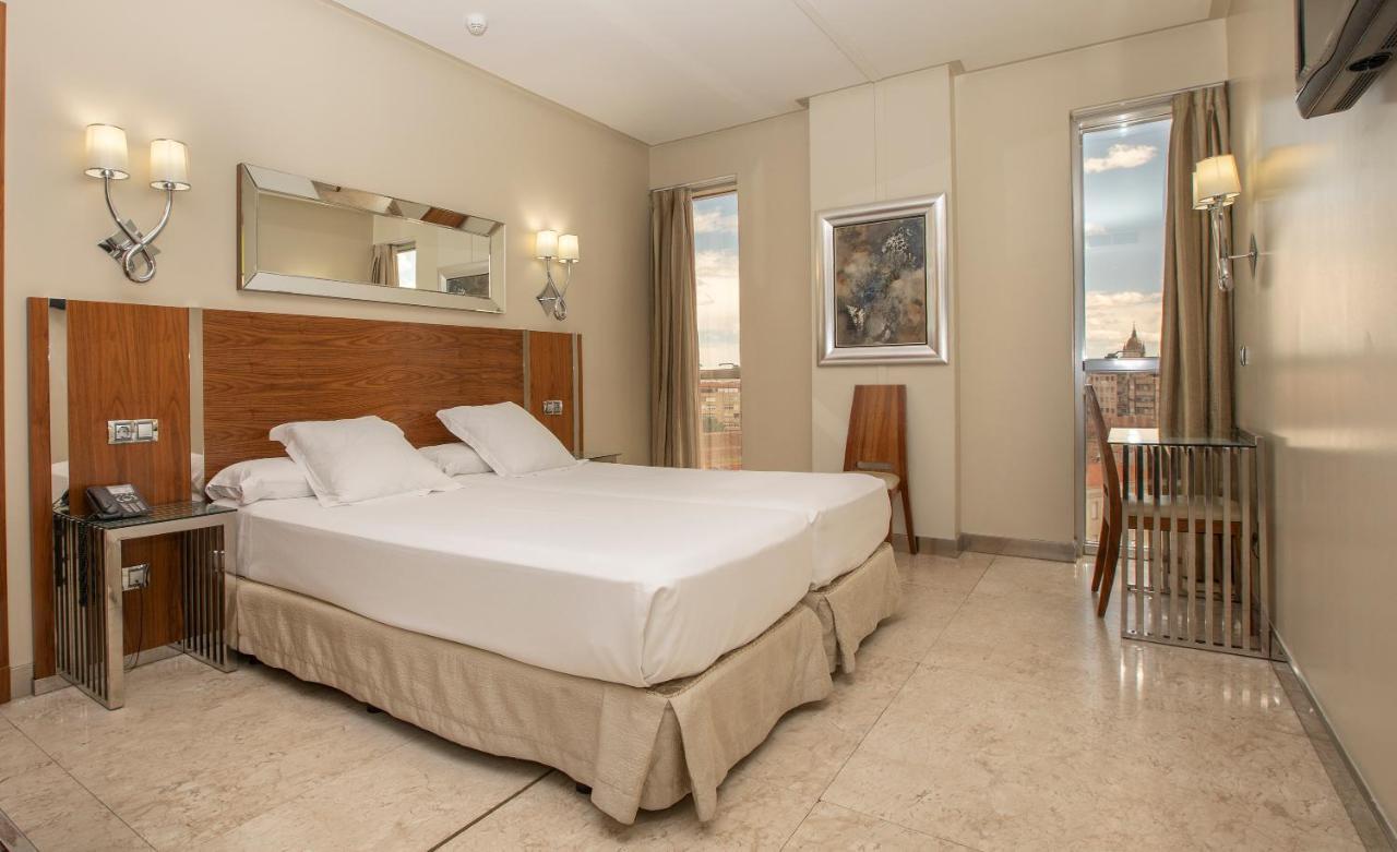 Twin Room with City View,78971757:JPEG