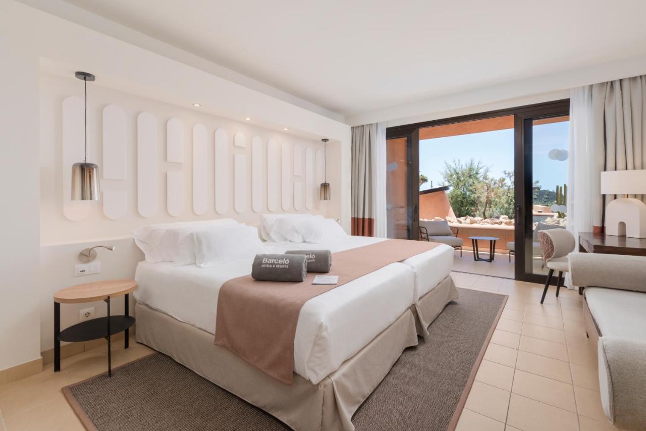 Deluxe Room (2 Adults + 1 Child),1269091744:JPEG