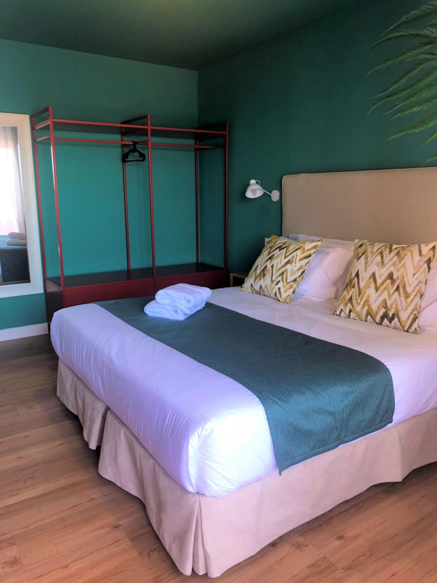 Small Double Room,1589327018:JPEG