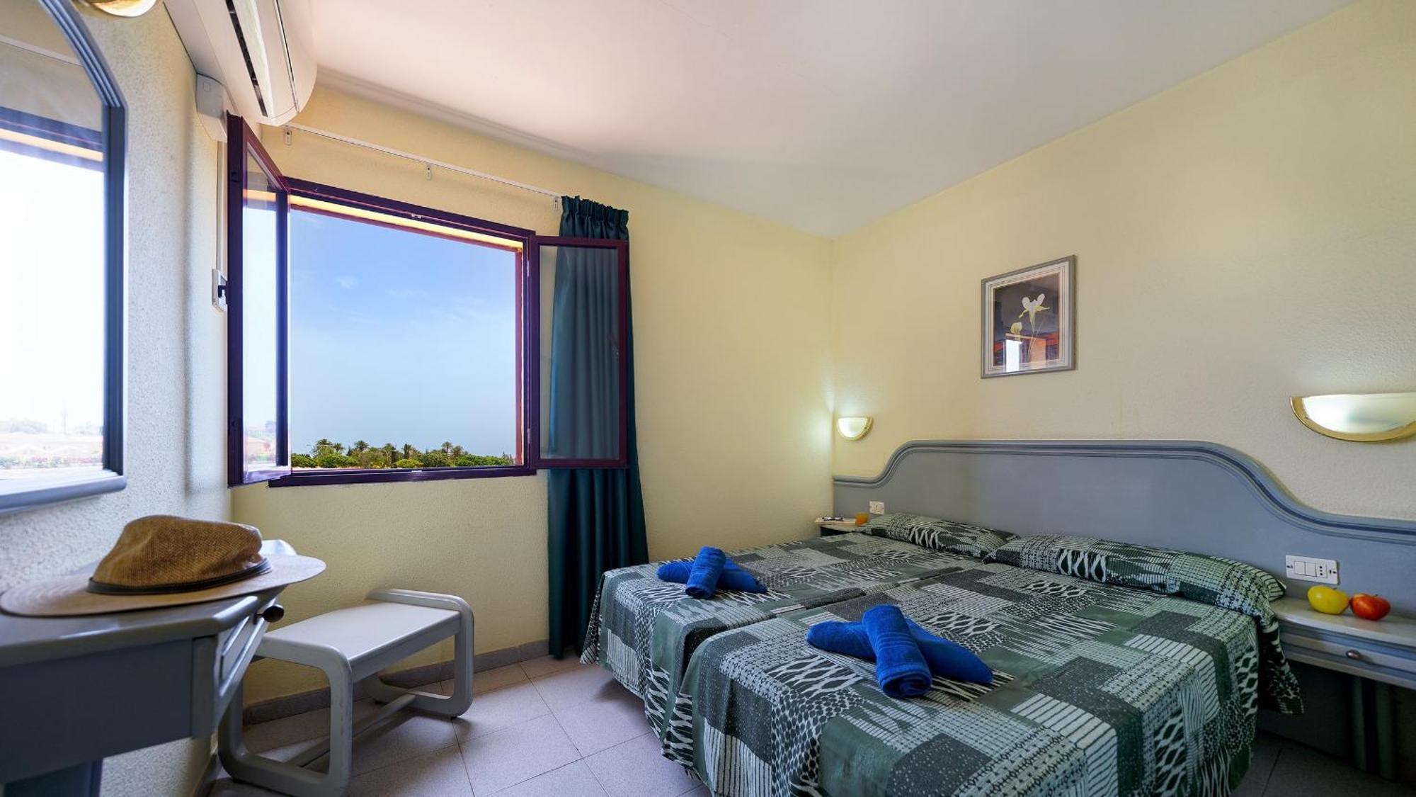 Superior Bungalow (1 Adult)