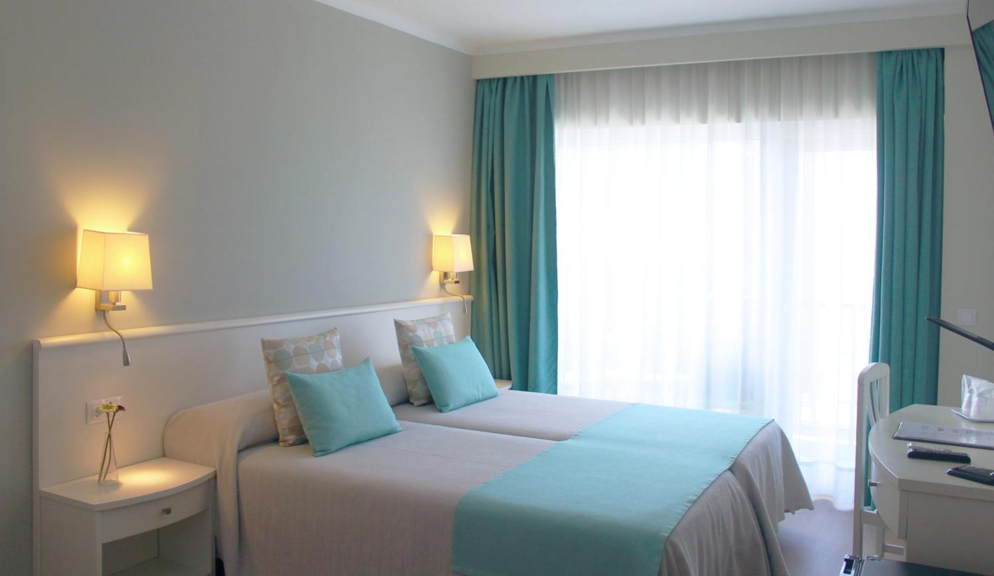 Deluxe Double or Twin Room Sea View,535739565:JPEG