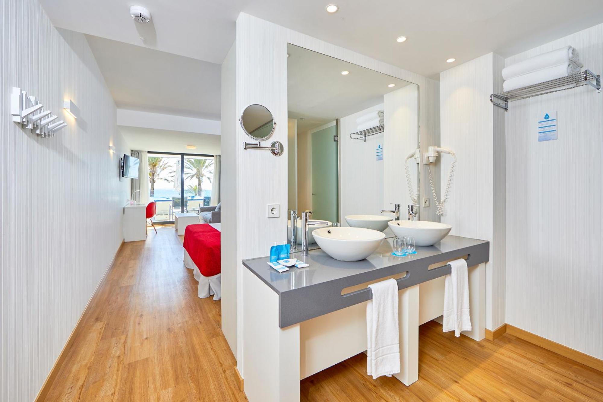 Superior Double or Twin Room with Terrace and Sea View