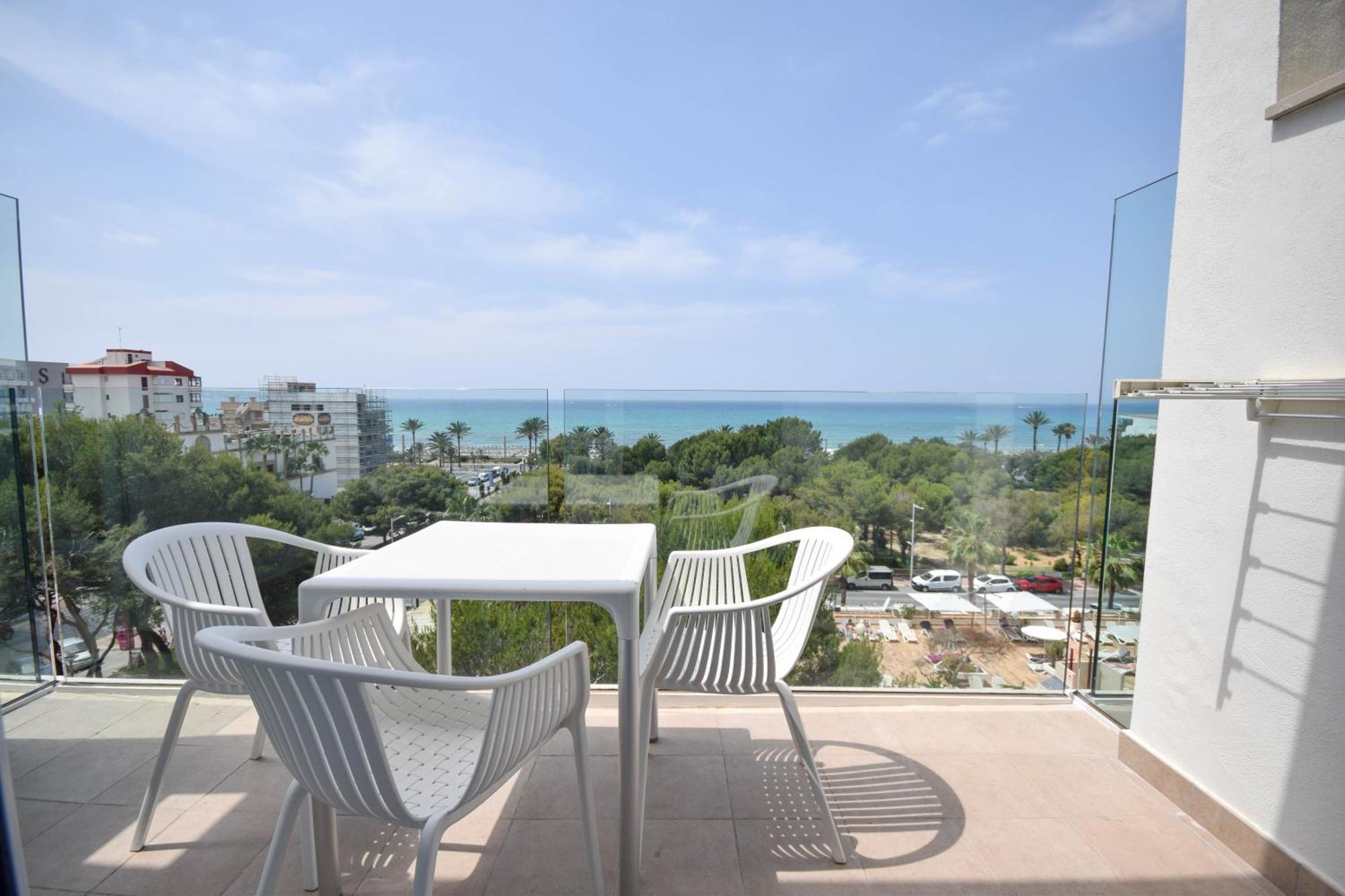 Superior One-Bedroom Apartment Sea View