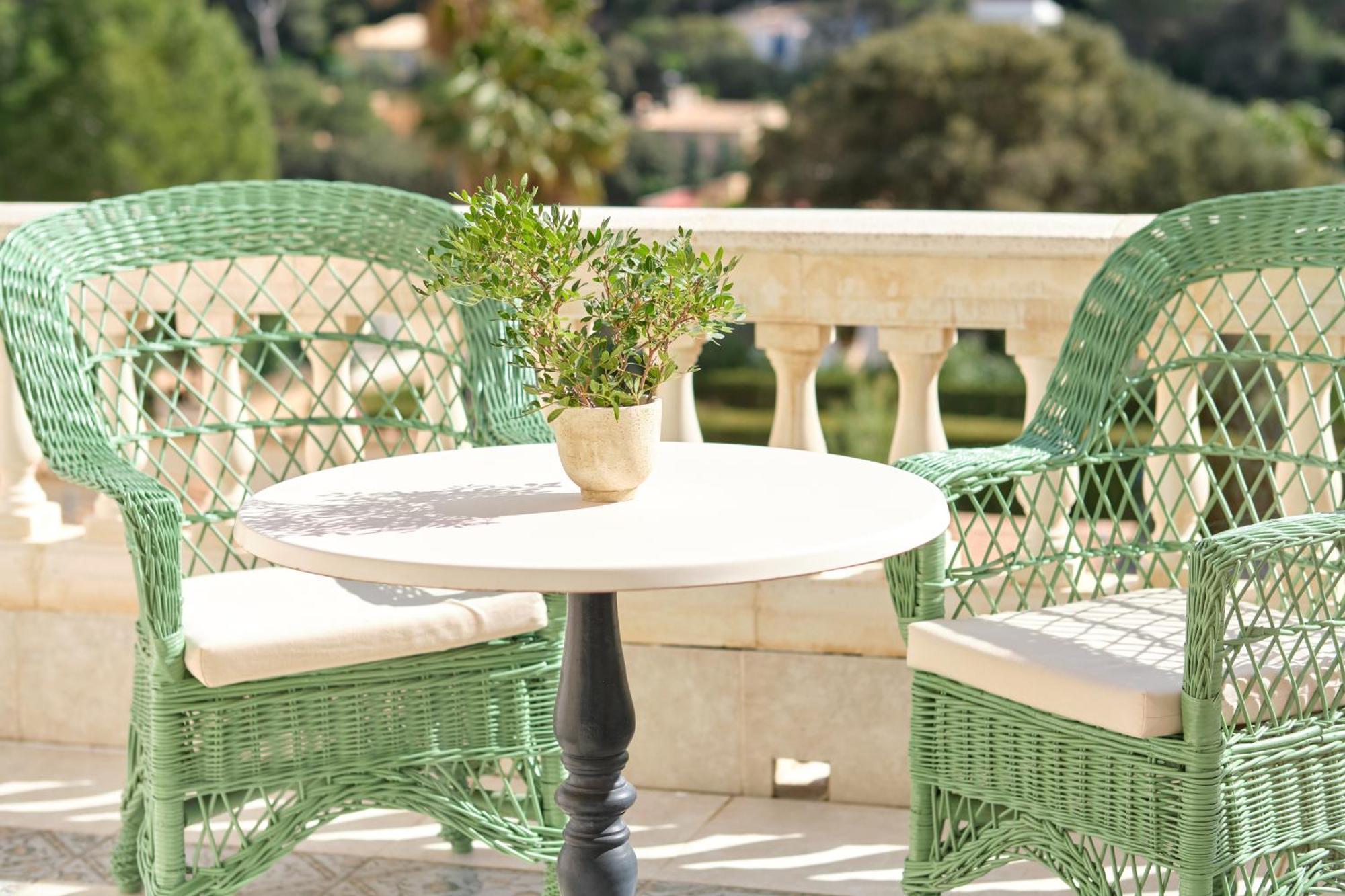 Suite mit Pool- und Bergblick