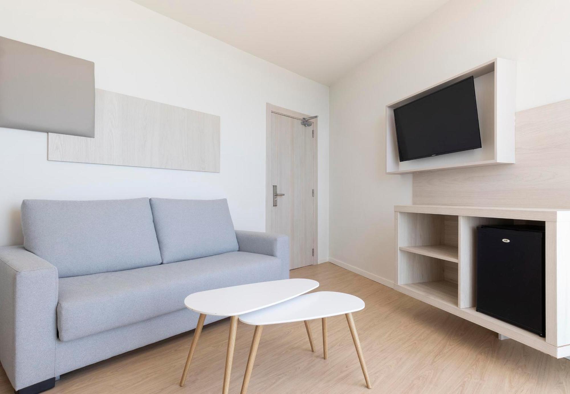 Premium Quadruple Room (2 adults + 2 children),1272380527:JPEG