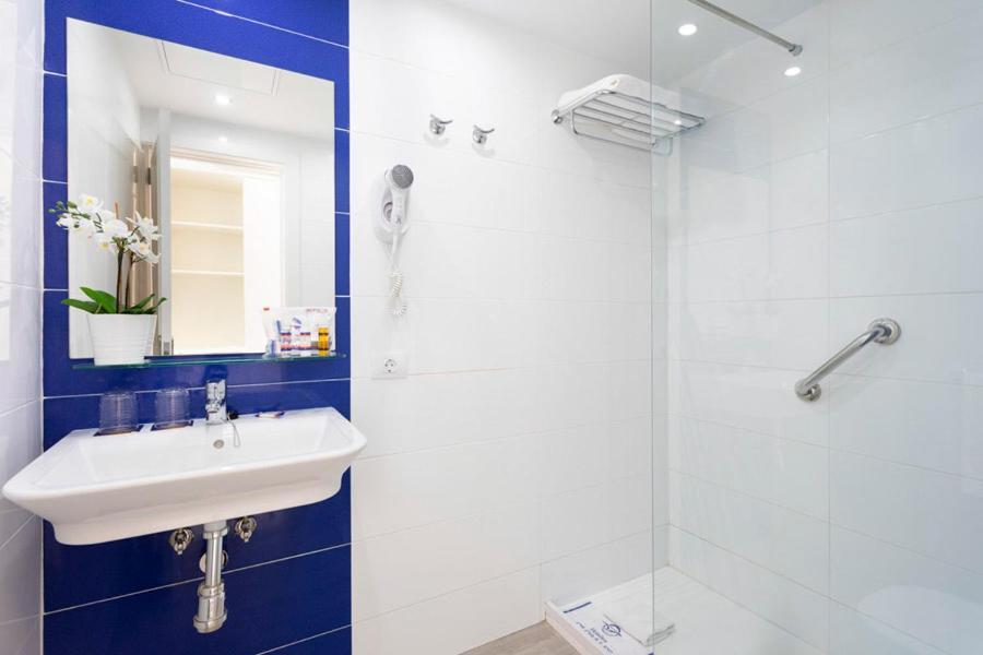 Double Room with Pool View (1 Adult + 1 Child),766756783:JPEG