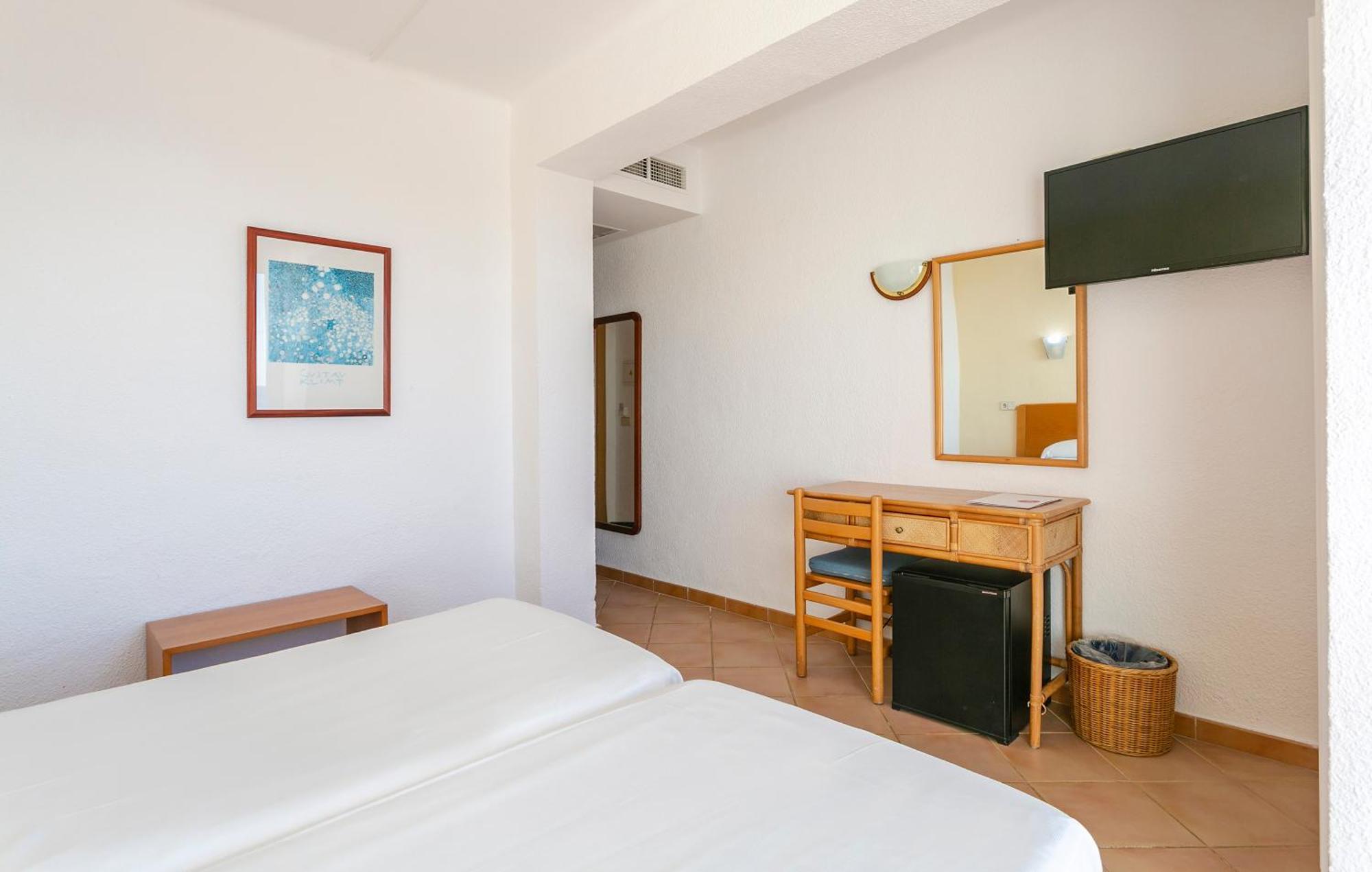 Double Room with Partial Sea View,1324556857:JPEG
