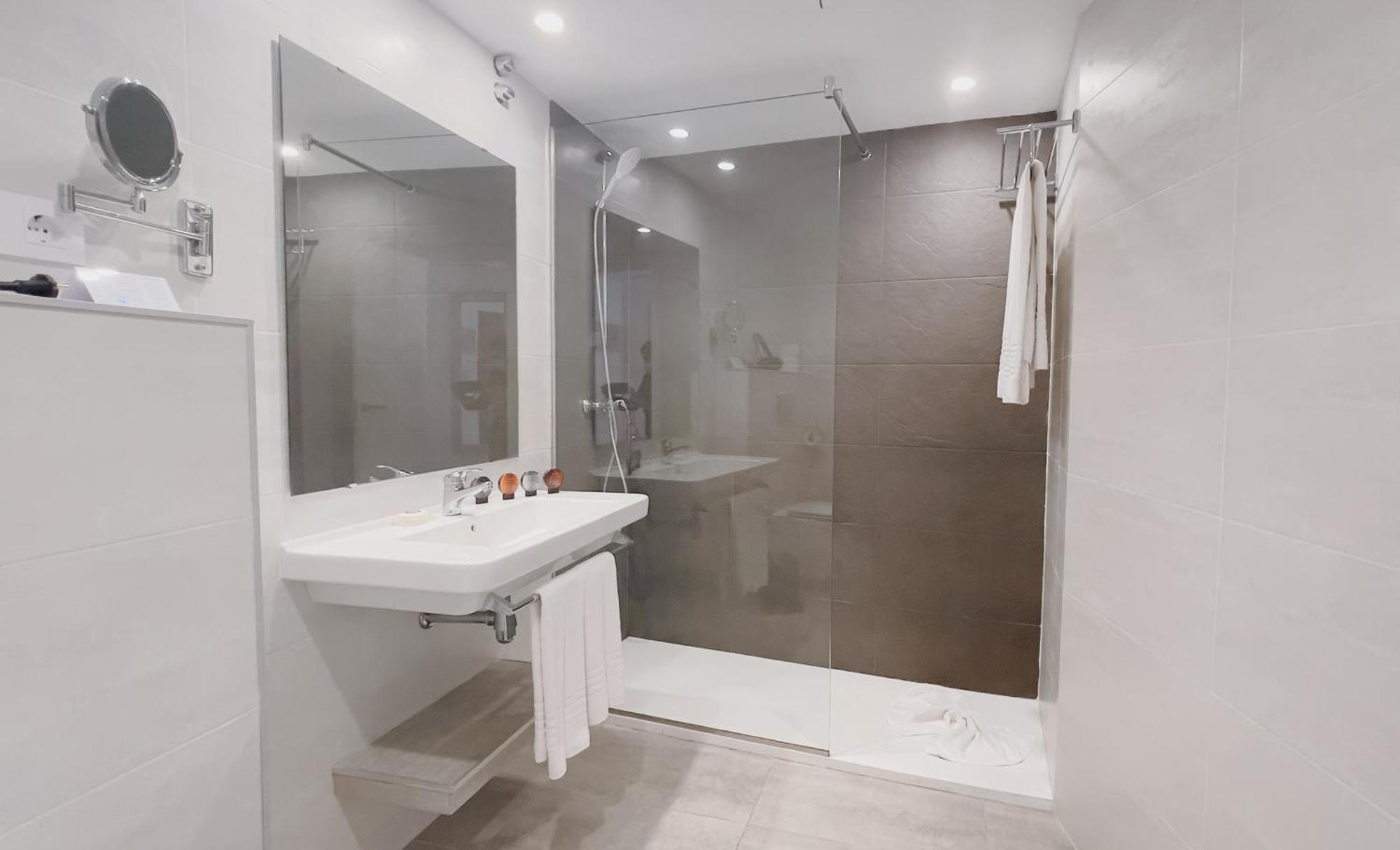 Suite One-Bedroom Apartment