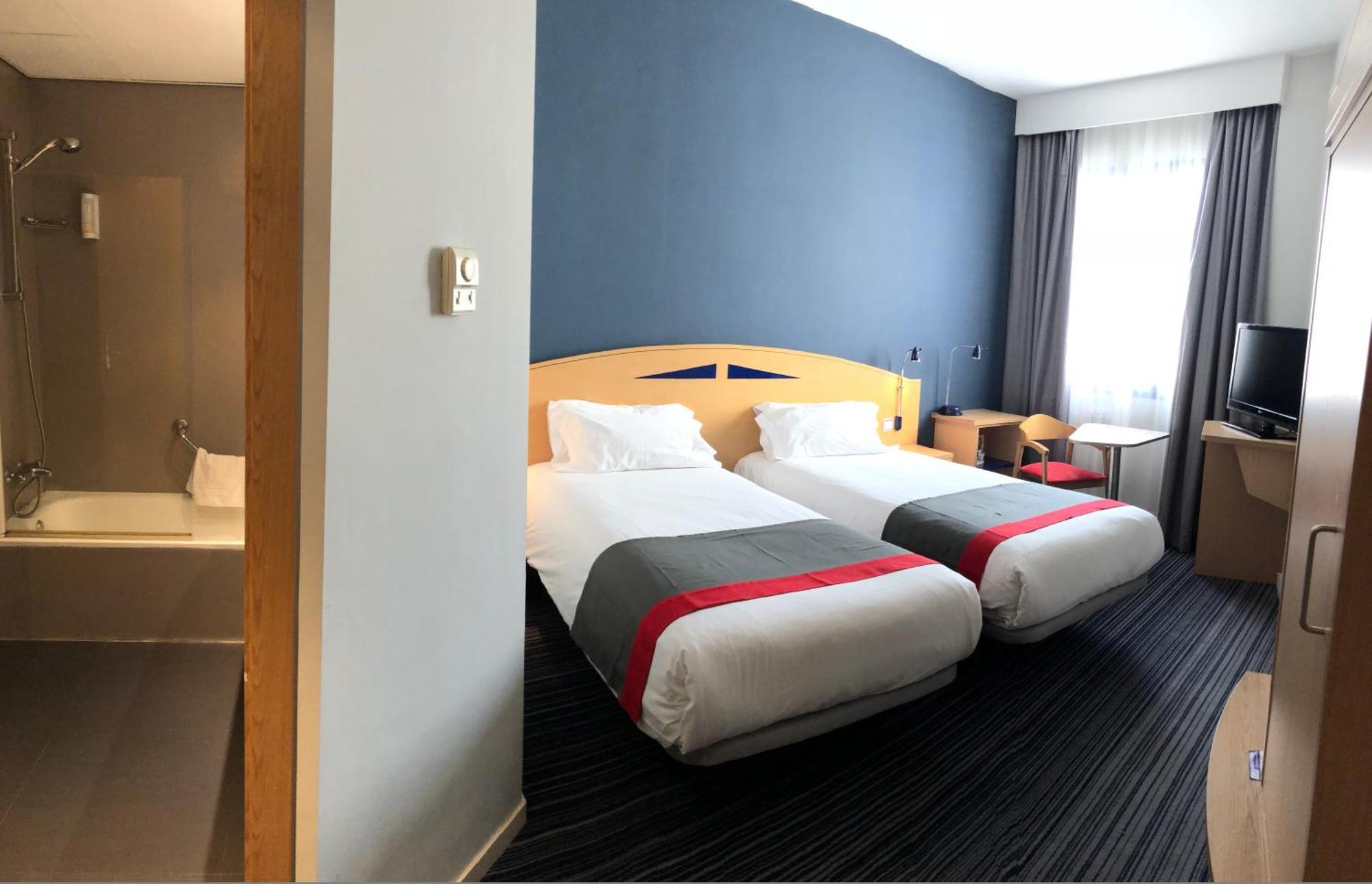 Standard Room,1325114629:JPEG