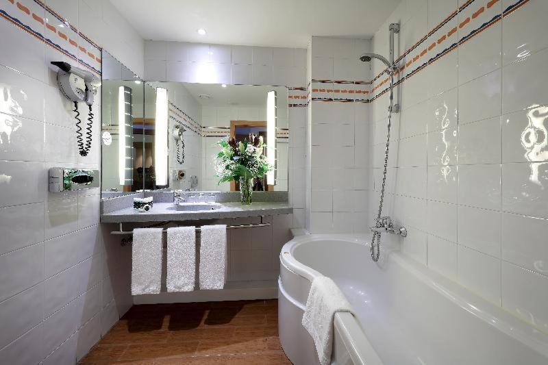 Two Connecting Double Rooms,1548353809:JPEG
