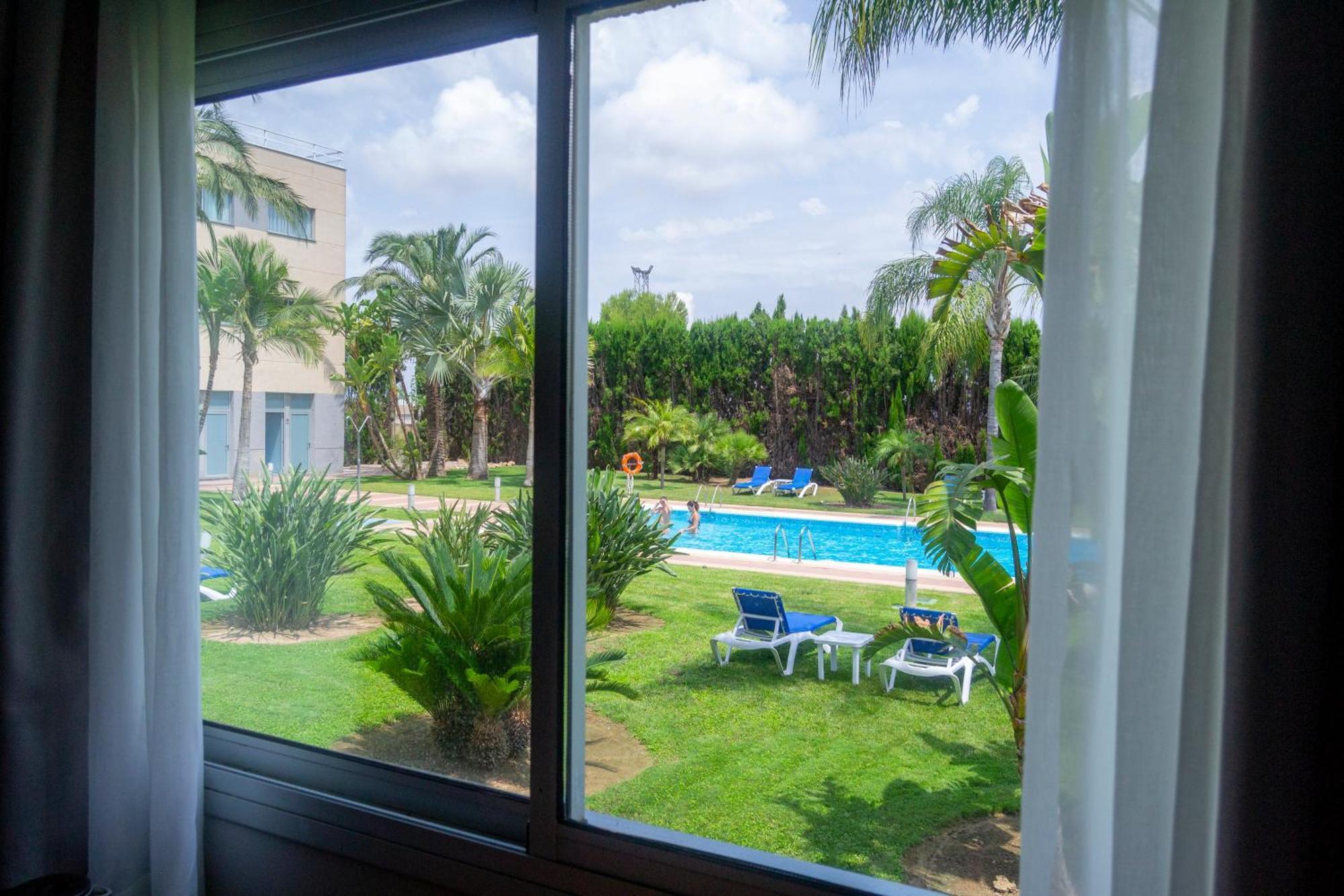 Camera Familiare con Vista Piscina - Non Fumatori