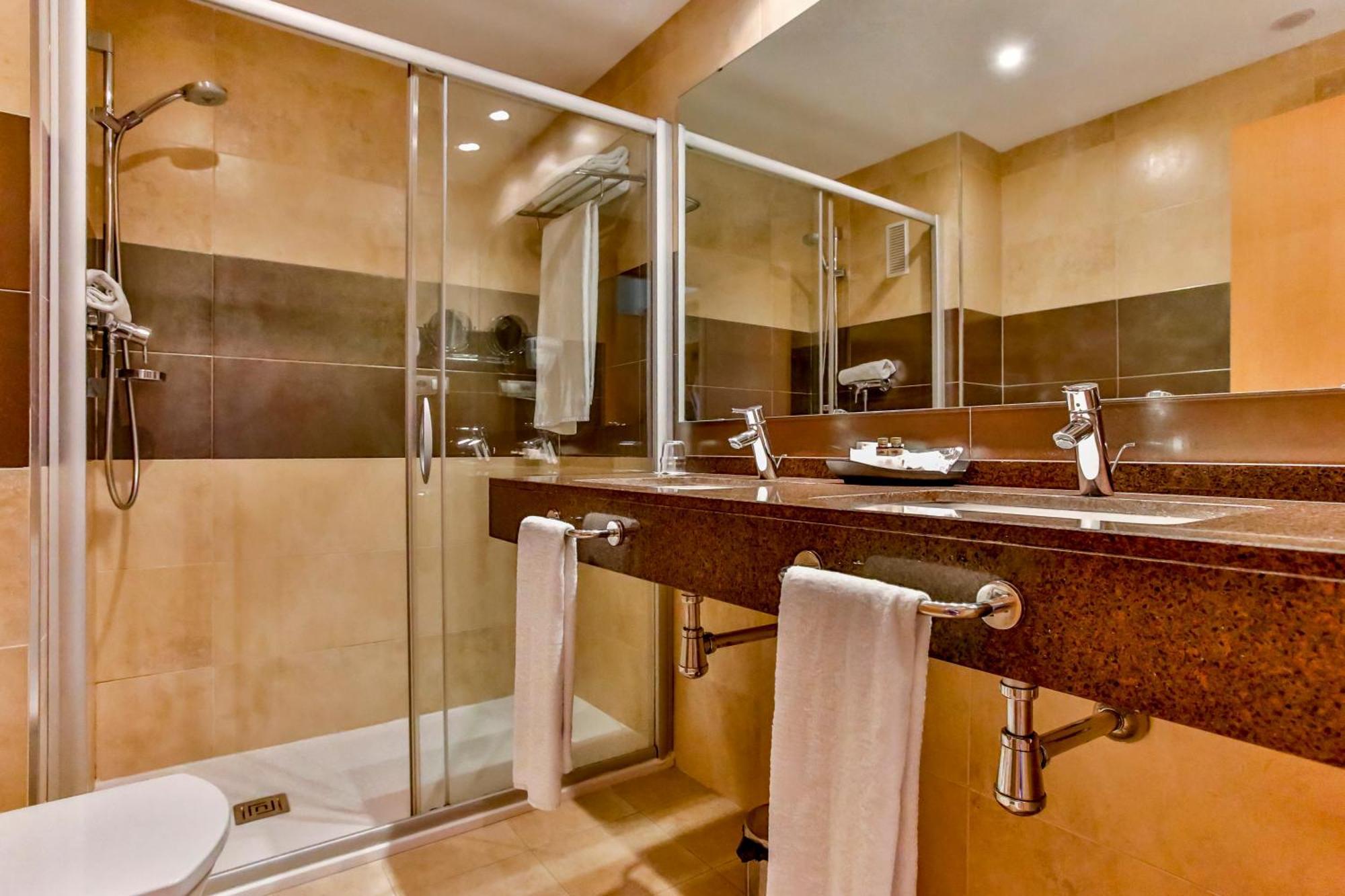 Quadruple Room (2 Adults + 2 Children),1272785227:JPEG