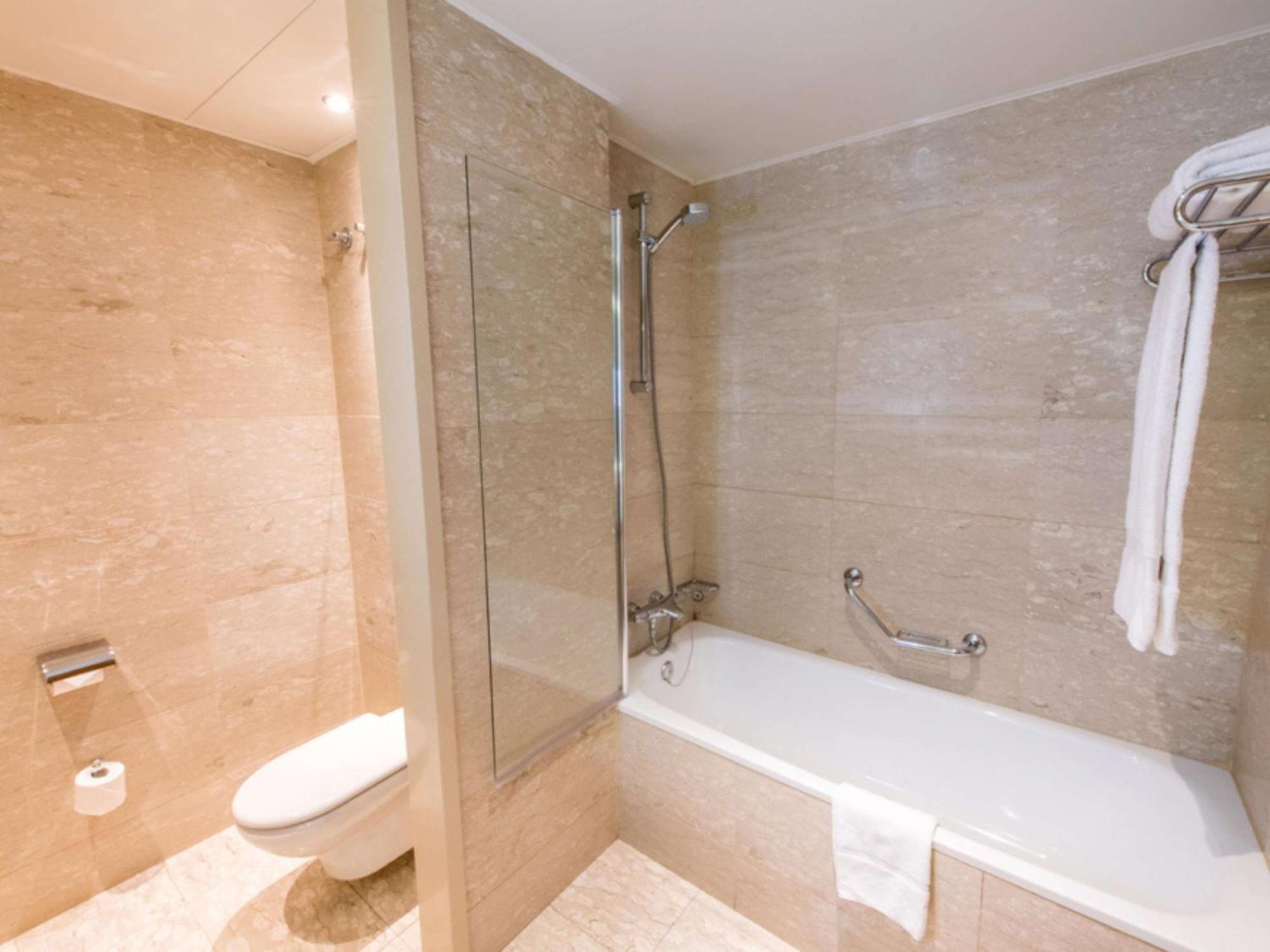 Twin Room,1657140146:JPEG